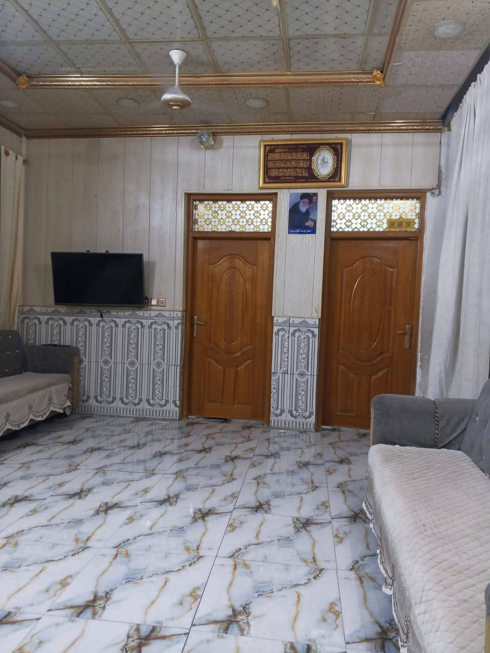 السلام عليكم دار للبيع حي المكرمه ١٥٠ متر مربع العرض ١٠ والنزال ١٥ بناء درجه أوله شاهد الله سنه ٢٠٢٠ تم بنائه يحتوي على غرفتين وصاله كبيره ومطبخ واستقبال وصحيات داخليه وخارجيه والطابق الثاني غرفتين وصاله وصحيات السعر ١٩٠ مع المجال موشراي رجأ لاتراسل


**إذا كنت صاحب هذا الإعلان وتريد حذفه لأي سبب، رجاءا أرسل رسالة إلى الدعم الفني**