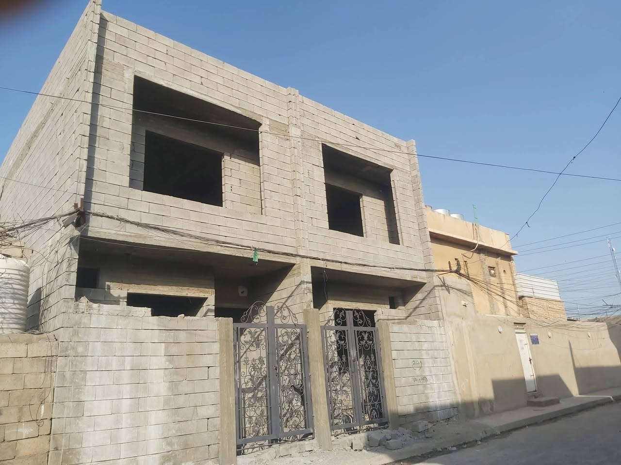 دارين للبيع موصل حي الانتصار شارع ٣٠ قرب أسواق حسام طابق ونص مساحت الدار الواحد ٥٥ متر واقع حال ٦٨ متر غرفتين نوم استقبال مشتملات مطبخ سند طابو الزهور شرط التحويل سعر الهيكل الواحد السعر 44 وبي مجال💵💴 الاستفسار مكتب ابو صفوان للعقار الاتصال على الرقام التاليه 👉👉👉👉👉
*********** واتساب 👉
*********** واتساب 👉
