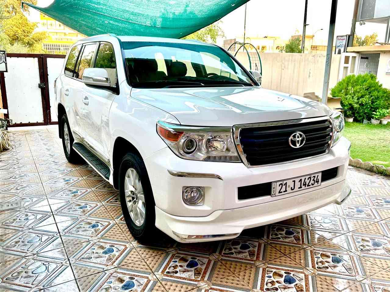السلام عليكم 
تيوتا لاندكروز 
مديل 2013 
مواصفات GX 
بصمه شاشة وكامرة 
منظومة زينون وعدسات
هزة وسنويه جديدة 
بسمي تحويل مباشر 
كير ومكينة بشرط 
سيارة جديدة مكفوله 
سعر 325 وبيه مجال 
مكانه كركوك 
*********** كركوك, العراق
