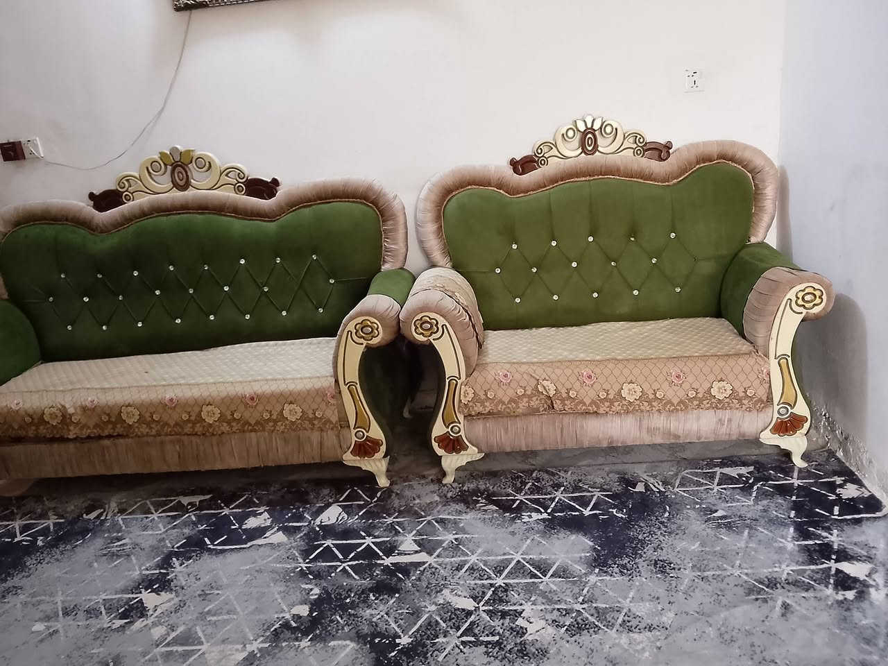 السلام عليكم تخم 10 مقاعد تسكام ثقيل بي ضرر بسيط مثل مواضح بل فيديو والصورة سعرة 250 بي مجال بسيط مكانه شعب سريدات *********** للاستفسار بي واتساب رجاءً بياعه شراي لحد يدخلي ويكسر بسعرة ويدورون اسعار مال ميت
