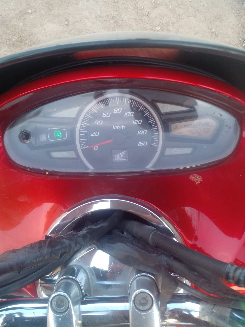 ‏PCX جيل اول للبيع  (JF)
مكينه مكفوله كفاله عامه 
محرك (150)
كهربائيات كله شغاله + ستان حساس + حساس ازدحام 
ماشيه (40) الف
دراجه شلعه ومعدل خير من الله
عنوان - كوت سعرها (12) ورقة 
اي استفسار رقمي (***********) واتساب او تصال
