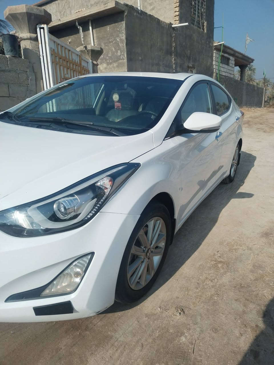 السلام عليكم
النترا 2015  خليجي 
 رقم بغداد  
فول مواصفات السياره  
محرك 2000
فتحه سلايت 
كاميرا
حساسات 
كشنات جلد  
كشنات خلفي قلاب 
قطعتين تبريد 
يدات نيكل 
 خمسه ويل كب 
انضمه قياده 
تحكمات ستيرن جهتين 
السياره مفوله مواصفات خير من الله  
ملاحظه (سياره بيه فقط صبغ بل باب) والباقي كفاله عامه
السعر: 133
 المكان: كربلاء 
الرقم:***********
