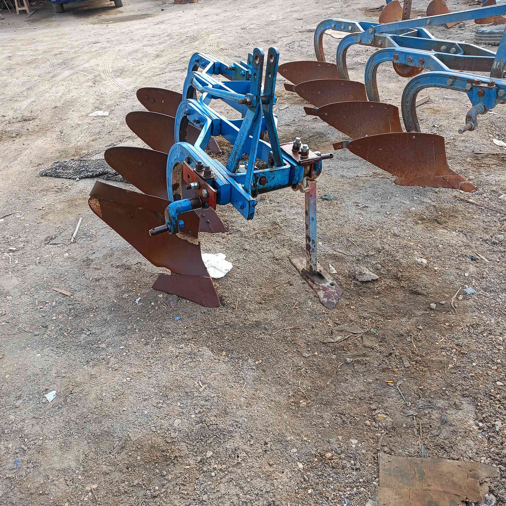 فدن تركيه احجام 11 رباعي 12 رباعي 10 ثلاثي اللبيع الحله بابل ***********)(***********)
