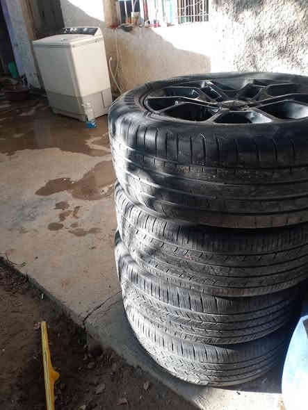 طخم ويل مع اطارات نص عمر نضيفه جارجر 4ويل قياس 19.55.235السعر250بغداد علما الويل لاعواج ولا تصليح ***********
