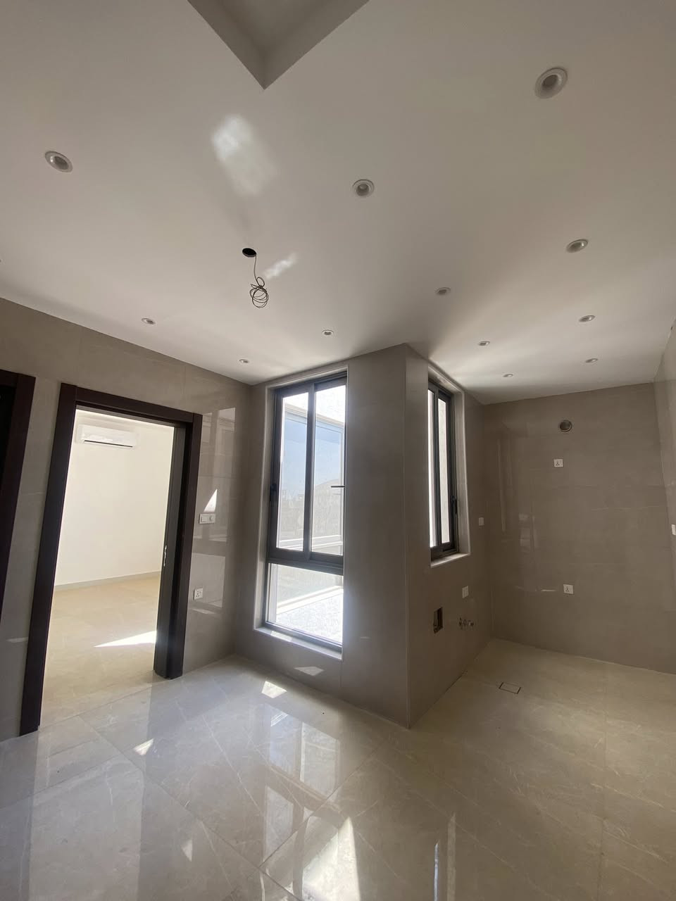 🏢 شقق VIP للإيجار – زيونة 714 🏢
✨ شقق زيرو بتشطيب فاخر ومواصفات مميزة

🔹 شقة 115 م²
▫️ 3 غرف نوم
▫️ سبالت جاهزة
▫️ مصعد حديث
💰 السعر: 900$ شهرياً

🔹 شقة 150 م²
▫️ غرفتين سويت
▫️ غرفة نوم إضافية
▫️ بلكونة في كل غرفة
▫️ سبالت جاهزة
▫️ مصعد حديث
✨ تصميم عصري ومساحات مريحة

📍 الموقع: زيونة – محلة 714

📞 للتواصل والاستفسار:
مهندس عبدالله فقط واتساب 
📱 ***********

توجد لدينا عروض اخرى
