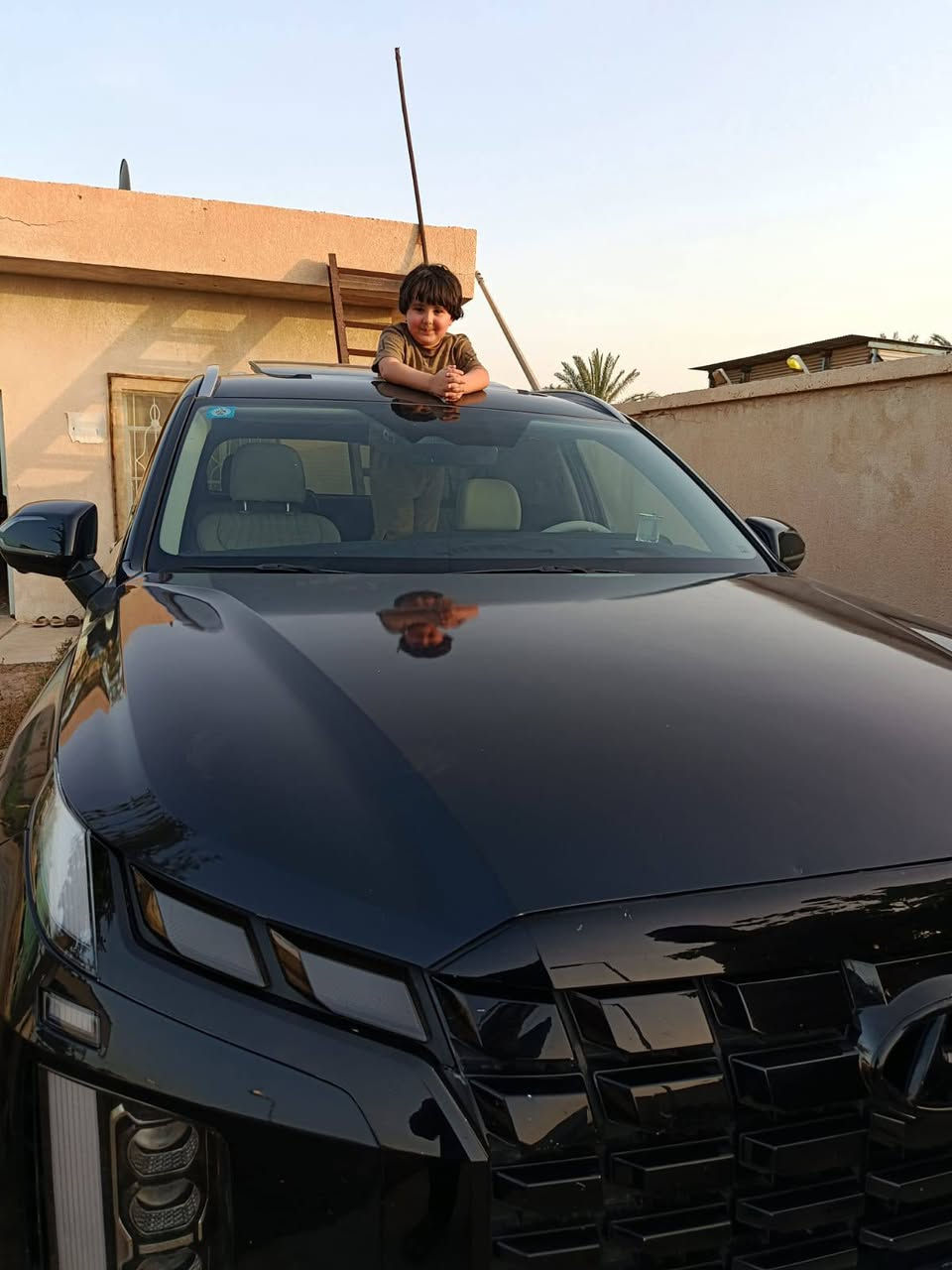 سلام عليكم هونداي بلسايد مديل 2024 وارد امريكي فول الداخليه ابيض كشنات منفصل لمتدد غني عن التعريغ للمواصفات شوي اقل من الكلگرفي فول فول مايحتاج اضكر المواصفات الحادث بلمنشور صبغ قطعتين  الارباك فقط قبق الستيرن تبريد بلاد راديترات بلاد مملعوب بيهن حداده بلاد ممفتوح بيهه برغي  السياره معروضه 335ورقه وبيهه مجال *********** بصره قضاء المدينه
