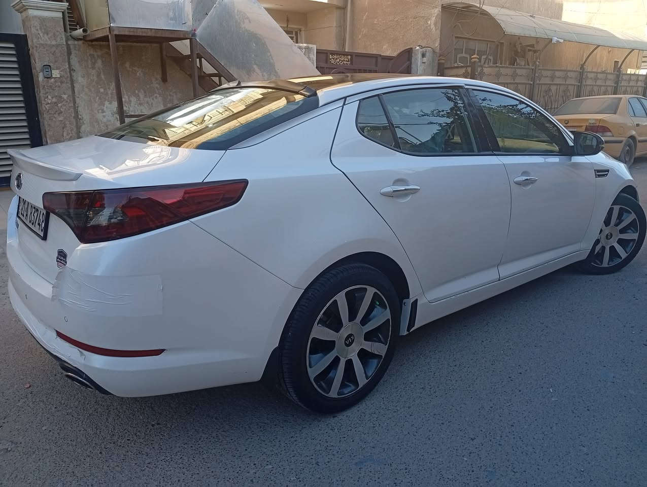 السلام عليكم
كيا اوبتيما خليجي ٢٠١١
فول مواصفات محرك ٢٠٠٠ 
بانوراما شفتات ستيرن 
تبريد بيانو قطعتين 
مراية شفط وإشارة بالمراية
كامرة خلفية حساس خلفي 
رقم سليمانية الدولي الجديد
باسمنا السيارة 
تريد تحويل تريد وكالة 
السيارة بيها اربع قطع صبغ بدون دواخل رش فقط 
مكاني بغداد شهداء السيدية 
قرب تقاطع الدرويش 
السعر /١٠٨ وبيها مجال بسيط
***********
