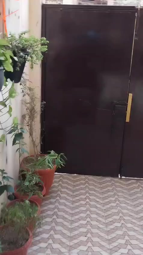 بيت للبيع رئاسه شارع عشرين قرب صيدليه رئاسه المساحه 62 ونص بي 3 غرف نوم وستقبال وصحيات ومطبخ سعر 110 رقم الهاتف ***********
