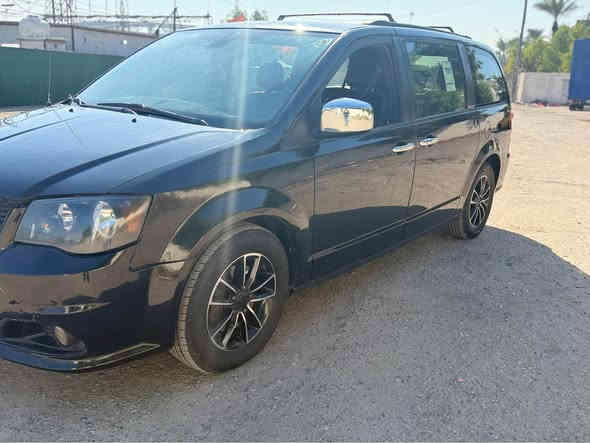 سلام عليكم 
دوج كرنفال
موديل2018 
رقم بغداد تحويل مباشر
حادثه جاملغين وبنيد 
مواصفات GTيعني اعله مواصفات
كير محرك صدر تبريد خير من الله 
السعر 148 ورقه بيه مجال بسيط ماكو هيجي سعر
مكان سياره بغداد بلديات حي تجار 
اتصال على رقم *********** بغداد
