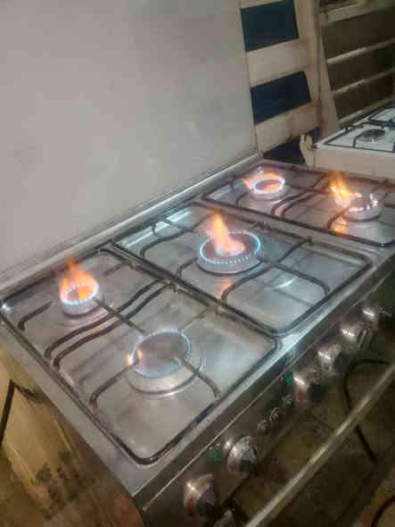 طباخ 5عيون فريش مصري شغال كله ع الفحص السعر 200مع المجال مكان نجف الحولي شارع 30  للاستفسار خاص اونتصل ع هذا ***********
