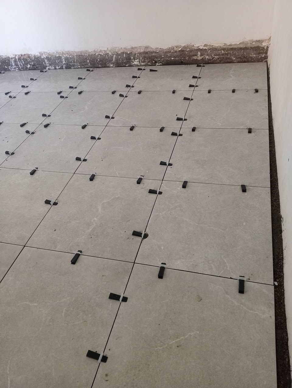 باسم الكريطي لكافة انواع السيراميك ولبورسلين ولكاشي متفرغ حاليا وين المستعجل 
***********
