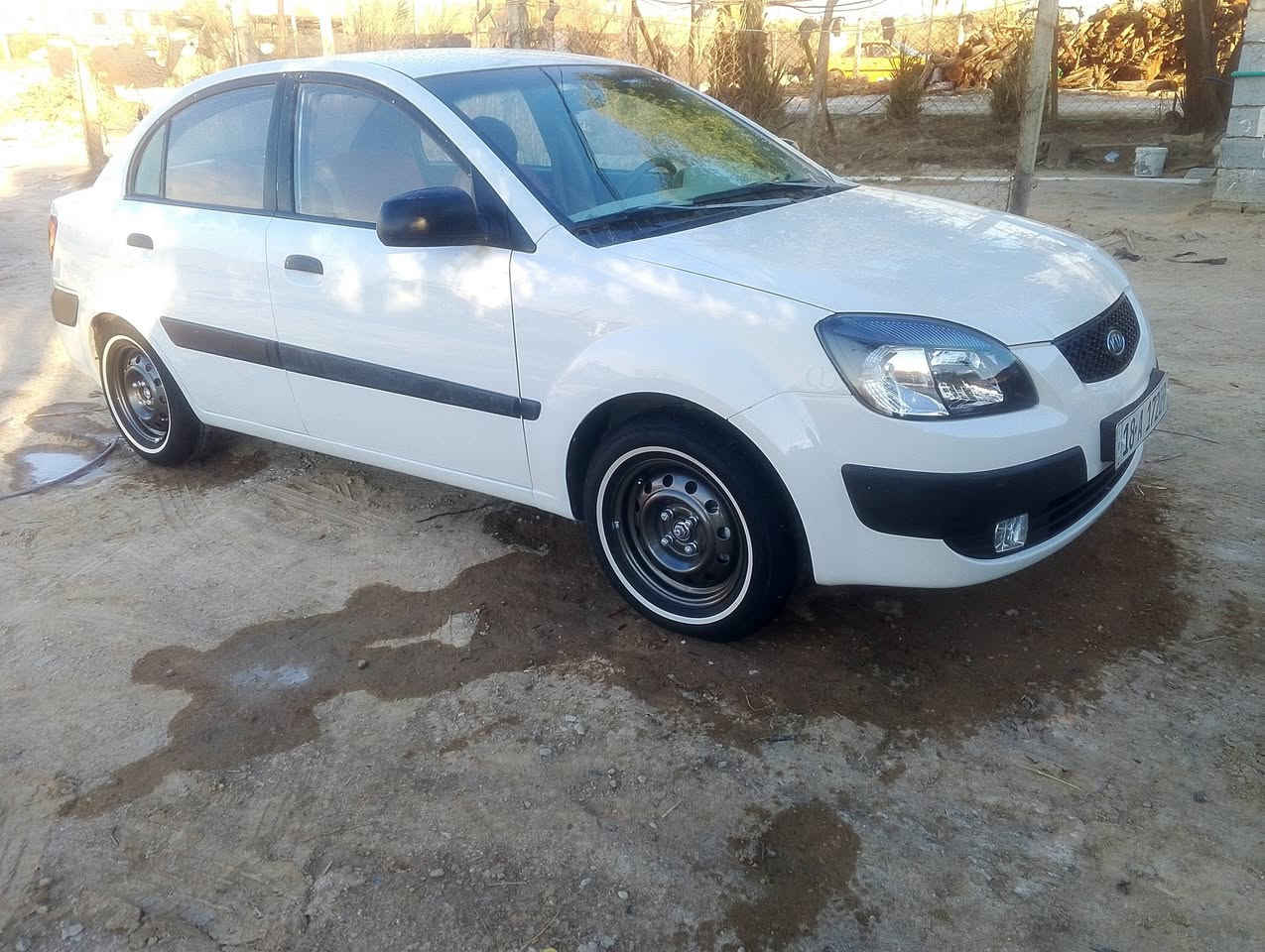 السلام عليكم كيه ريو للبيع موديل 2008 خليجي السياره مكفول كفالة عامه لاصبغ ولا تبديل ولافتح مكينه ستميه كير حداديه تبريد كله شرط سنويه جديده هزه تخم تاير مكان السياره ديوانيه السعر 87 بيهه مجال غير متواجد على الفيس اتصال ***********
