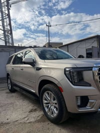 GMC يوكن شاطي طويل موديل2023مسافه مقطوعه 23،000 سياره فول للاخير تواصل...