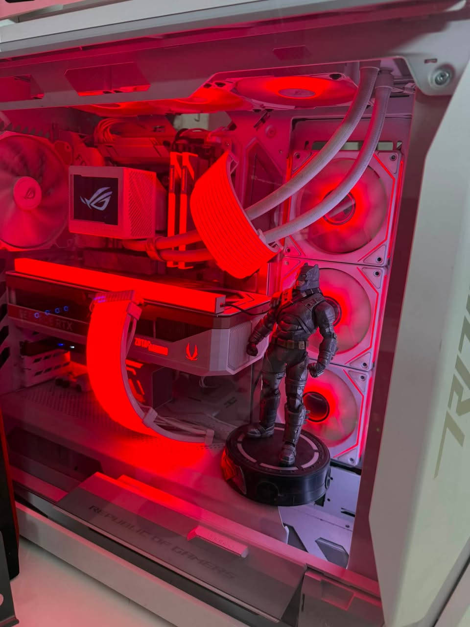 تجميعة فول براندات عالمية
‏أبيع كامل ما أبيع قطع 

CPU AMD R7 9800x 3D
MB X870-A ASUS ROG WIFI DDR5
RAM 32GB 6400 Addlink 6400 RGB 16x2 كرستال
RTX 5080 16GB ZOTAC SOLID OC White 
M.2 2TB  2tb/m GEN4 Pegasus 7000w
COOLER ASUS ROG 360M RAMGEN lll
PSU 850W FSP GOLD ATX5  
CASE ASUS ROG HYPERION GR701 7fna 
KIT FAN-4 NZXT 120M ARGB  
MB ARGB GPU ARGB 
سعر 5,500,000 بيها مجال  

***********
بغداد بلديات شارع معمل كاشي 
 متوفر توصيل الكيس ولا غلطة وكامل مكمل ع اخر حباية واستخدام القطع جداً بسيط
