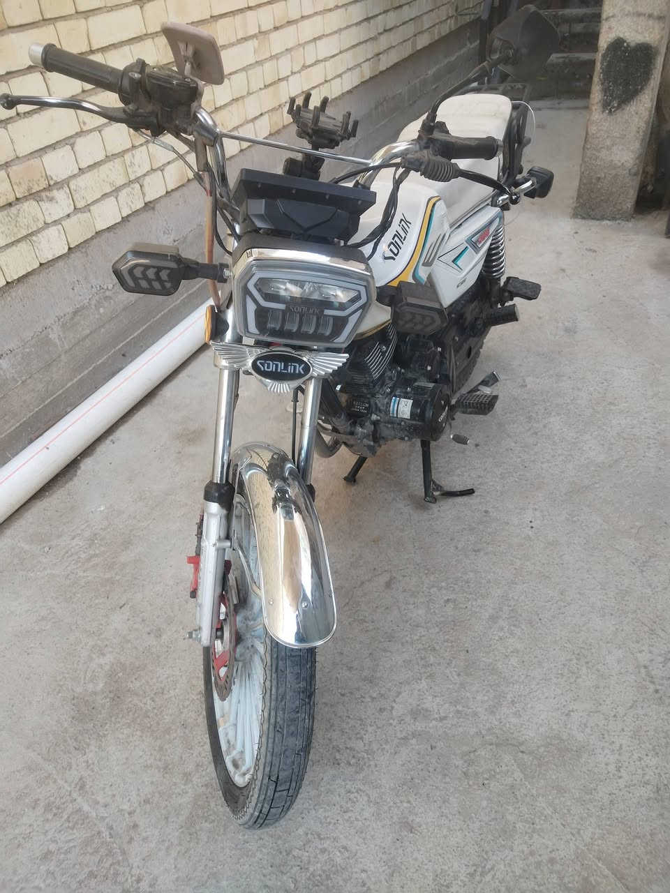 سلام عليكم دراجه ايراني سونك موديل 2025 مكفوله كفاله عامه كير مكينه كهربائيات مكفول دهن كله امزويل ما مبدل بيهة اي شي سعر 700,000 وبيهة ***********
