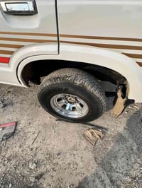 Land cruiser 3f مۆدێل 1985  4گێڕ  ئاڕمی ئاسایش کۆن  کامل بۆیاخ بۆ جوان...