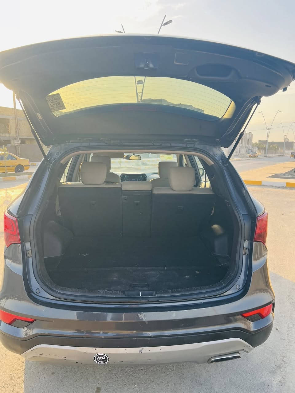 السلام عليكم سنتافيا موديل 17 امريكي
محرك 2400 
حادث تبديل جاملغ امامي بدون دواخل فقط والباقي كفالة 
تبريد قطعتين 
لايت زنون 
السعر ب155 وبيهه مجال للشراي
مكان السيارة الناصرية  المركز 
***********
