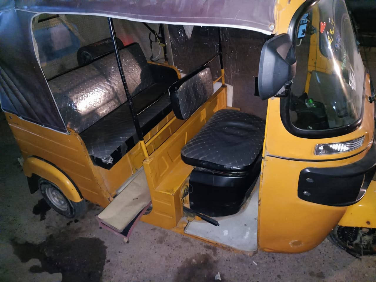 تكتك البيع موديل١٩مضلع وراق صوليه شرط ترقيم مكاني الحسينية الراشديهشراي تصل *********** سعر٤٠٠٠
