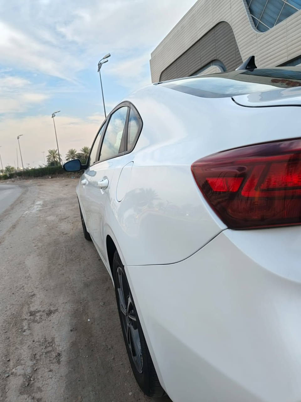 السلام عليكم فورتي موديل ٢٠٢٤ . فئة LX. رقم بغداد دولي ترقيم جديد السيارة باسمنه تحويل ثاني يوم. سيارة جاهزة من كل النواحي برغي ما ناقصة. صور الحادث موجوده بالمنشور. مبدل بنيد وقبغ جنطة نفس اللون. مكفوله من الدواخل شواصي لغود كفاله عامه الايرباكات كلهه سليمة .ماشية ١٧ الف. 
للتواصل/***********/ واتساب موجود مكان السيارة بغداد المشتل
