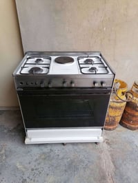 طباخ نظيف للبيع. للطلب اتصل بالرقم ٠٧٧٠٦٦٦٢٣٦٢