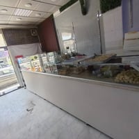 رفوف • باترينات • ميز عرض • لوازم محل • اثاث محلات • ديكور محلات • تجه...