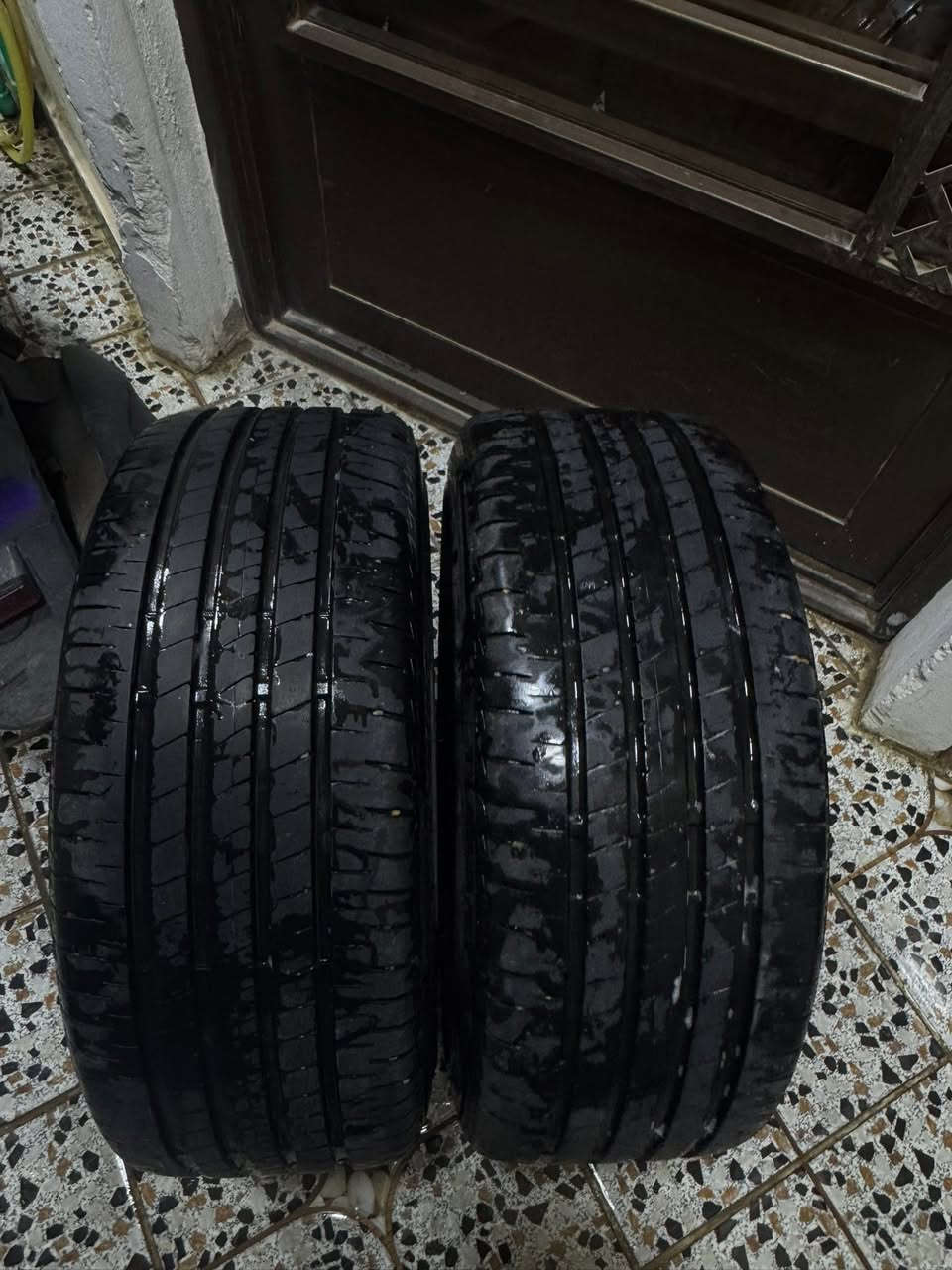 السلام عليكم حبايب غراض للبيع كاعيات زيرو ما مفتوحات وبردات تخم كامل جدد والله
وزوج تايرات بس واحد منهن بي ركعة المانية اصلية ونضافة كدام عينكم كلش نضاف حجم 17 الي يفيدنة يتصل 
***********
