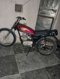 دراجه للبيع اربعه كير شغاله مكينتها جديده تايرات جدد وياله جدد هاذا رق...