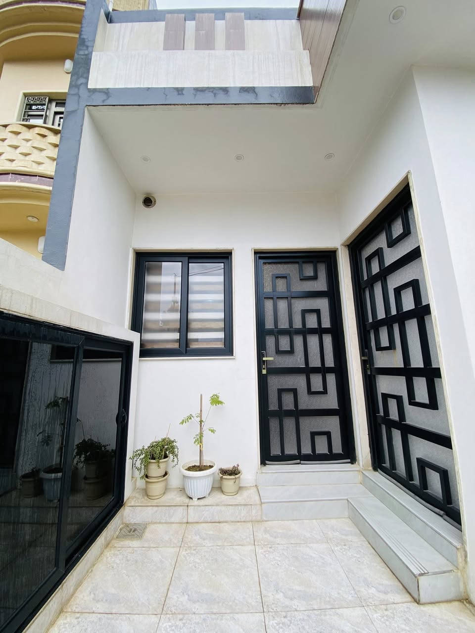 # دار للبيع ........📢📢
# الموقع 🛣️حي الشيماء
🏡موقع مميز..قريب شارع كركوك
مساحه. الدار 140  واجهه 7
ملك صرف ☑️
بناء 2025 حديث جدا درجة اولى 
سقوف حبسمبورد انارة خفيه 
طابق غرفتين بيتونه كبيره  هول داخلي مطبخ واستقبال +صحيات داخليه وخارجيه +كزامة احذيه وبورد كهرباء وقناني وفلتر ماء خارجي
نظام دشات ➕كاميرات+دكتات +سبالت ➕ كهربائيات لكل البيت درجة اولى 
السعر وبقيه التفاصيل 💰💰
الاتصال او مراسله واتساب 
***********
***********
