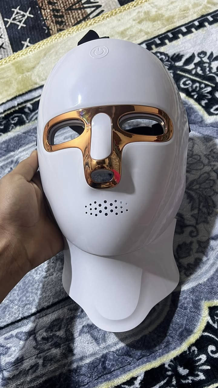 السلام عليكم اليوم قناع ضوئي اللبيع تصفيه البشره 

•الضوء الأبيض🤍
يخترق طبقات البشرة العميقة،
يحفز تجديد الخلايا ويزيد من نضارة البشرة.

•الضوء الأزرق💙
يحارب البكتيريا المسببة لحبّ
الشباب، يقلل من الالتهابات
والحبوب

•الضوء الأحمر❤️
يحفّز إنتاج الكولاجين، يشدّ
البشرة، يخفف التجاعيد
والخطوط الرفيعة.

 كل لون وله دور معين للعنايه بل بشره 

 سعر خاص ***********
