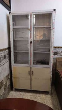 اثاث محل للبيع فاترينات زجاج عدد اثنين متر ونص # ومترين # دواليب الالم...