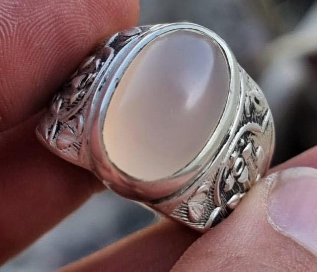 عقيق يماني ابيض قديم
جراخه اليمن القديمه 

صياغه الحاج طالب ابو مشتاق مختومه 

قياس 24/25

بغداد حي جميله 

***********

السعر 250 قفل قفل بل مزادت 350 مينطونه
