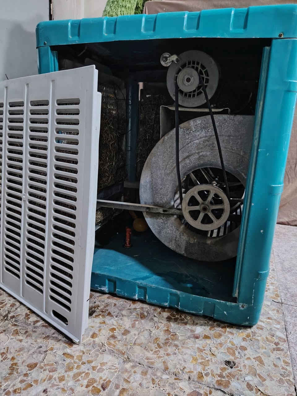 مبردة استعمال ١٠ ايام بعدها جديدة حجم 2 ونصف. بس خلي مي وشغل. كاملة. الدورة. ***********. الرقم مغلق واتساب فقط.
