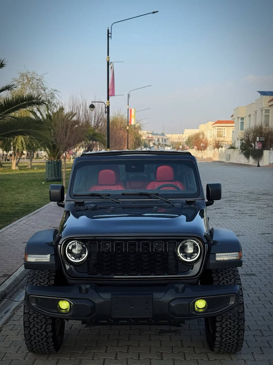 سلام عليكم 
‎للبيع فقط جيب رانگلر
JEEP WRANGLER WIILYS  10TH ANNIVERSARY 
 WIILLYS فول فول مواصفات 
‎موديل:2024
ماشي 22 الف فقط
‎المحرك: 4 سلندر 2.0 تيربو
ضرر قبغ جنطه خلفي تبديل بيلادي نفس لون بدون صبغ
بدون دواخل بدون ايباك
‎سياره بدون قطره صبوغ  
‎مكفول گير محرك 

‎سياره بدون رقم تترقم شمالي فقط اربيل سليماني دهوك  ♦️♦️
‎المواصفات :
‎▪️بسمه،  تشغيل عن بعد 
بسمه ابواب
‎▪️داخل جلد لون حمره
كشنات تدفه 
استيرن هيتر
صماعه ALPINE
‎▪️دفع رباعي 4*4
نيزام ديفلوك يعني قفل اكسل امامي و خلفي 
سيستم كامل ربيكون مال شركه
شاشه كبير كاميرا 4k 
حساسات خلفي
رادار امامي جانبي خلفي 
اميرجينسي بريك
‎▪️ شاشه كبيرة مع نضام ملاحة نفكيشن GPS 
‎▪️كاميرا خلفية مع امكانية التقريب (زوم) .
‎▪️نظام (Auto stop)
‎‏ABS,TC,Off-road page
‎▪️مرايا متحسسة للاضاءة العالية .
‎▪️ لايت مع بلوجكتر زنون .
‎▪️ بك لايت مع سكن لايت LED .
‎▪️ سقف 3 قطع قابلة للازالة .
‎▪️ ابواب قابلة للازالة .
‎▪️ نظام (Auto Start System) التشغيل والاطفاء الاوتوماتيكي للتوفير في صرف الوقود .
📍مكان سياره سليماني 
📞 ***********
