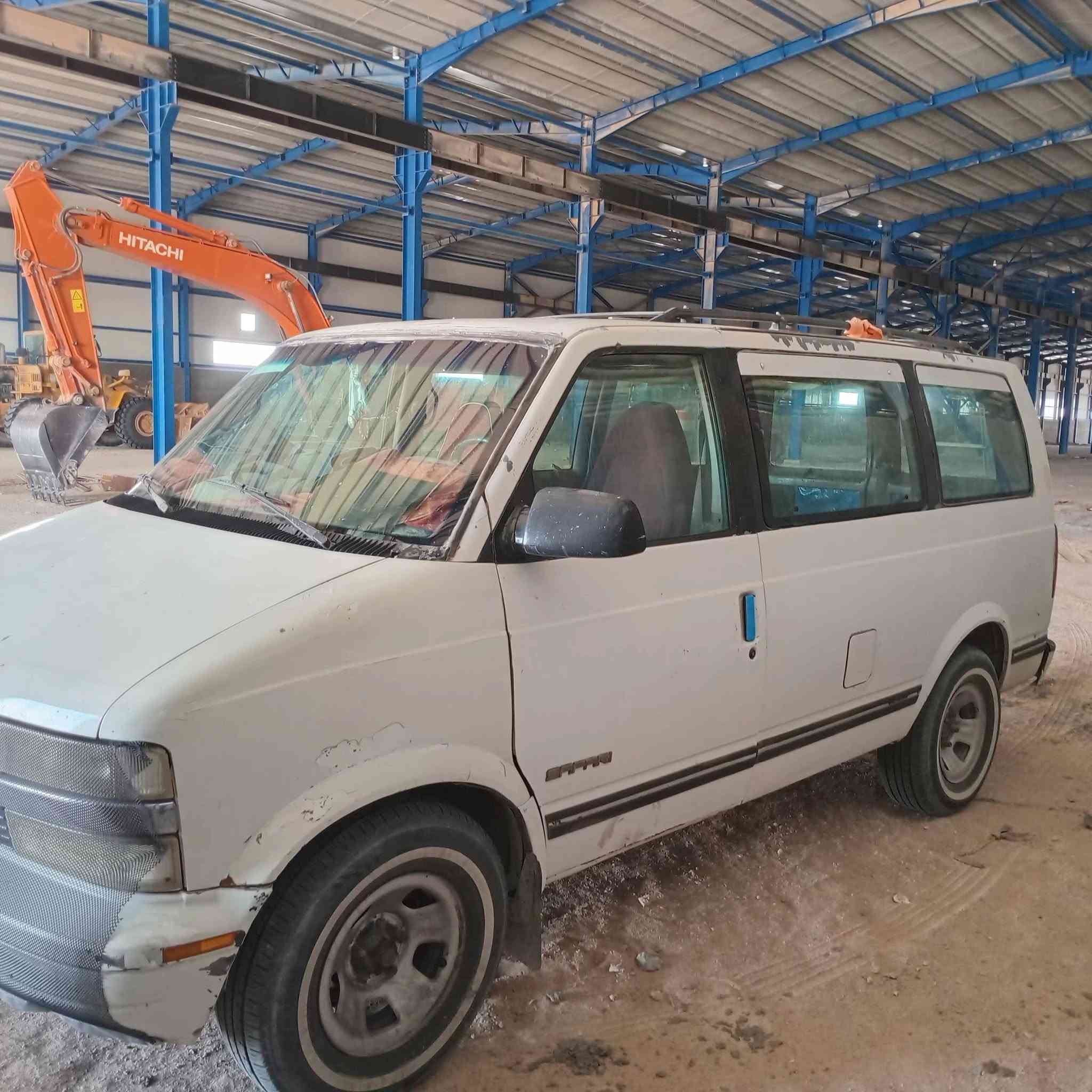 فان استرو موديل ٩٨ رقم بغداد بسمي السعر ٣٥ وبيها مجال محرك  ابلاد بصره الزبير  رقم ***********
