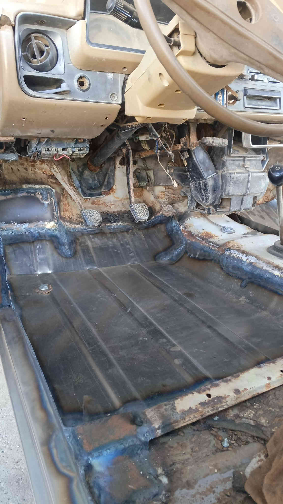 قبل الشغل وبعد الشغل عمل ارشد الحداد لتصليح كافه السيارات تصليح خيسان + تعمير السيارات بانواعها المكان النمرود قريه العباس رقم الهاتف للتواصل والاستفسار ‏‪***********‬‏
