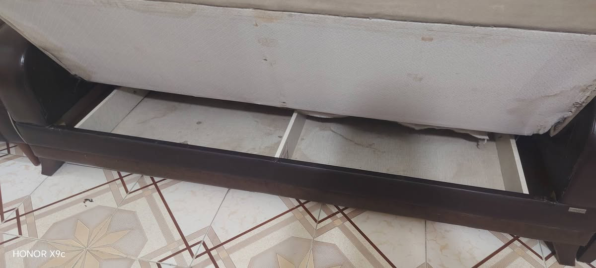 السلام عليكم
تخم مكتبي 10 نفر بحالة جيده جدا شامو مع مساند جلد
يتحول الى سرير نوم
مع خزانة اسفل كل سرير
السعر 600 ألف
مشروع المسيب /دور الاساتذة في المعهد
***********
