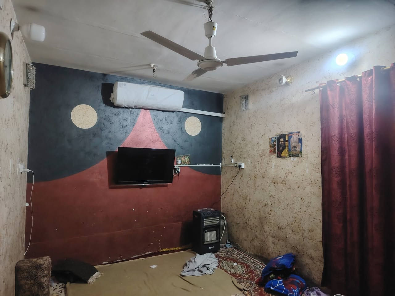 🏠 دار للبيع – موقع الديوانيه  حي الجمهوري الشرقي قرب فلكت حمزه كسار
📐 المساحة: 75 م²
🏢 الدار طابقين
🔸 تفاصيل الدار:
3 غرف نوم
صالتين + برانيّة 
2 مطبخ
3 مجاميع صحية 
سقف عكادة
بناء مرتب وجاهز 
 شارع تبليط ومجاري ورصيف 
💰 السعر: خاص
📞 للاستفسار :***********
***********
📲 اتصال أو واتساب
