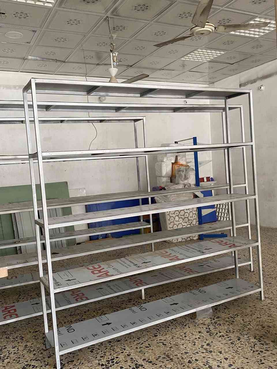 رفوف ميز اثنين حجم طول 1.90 والعرض  2.00 واحد طول1.90 والعرض 3.00 أمتار سعر 400الف وبيه مجال المكان النجف الاشرف الرقم .***********
