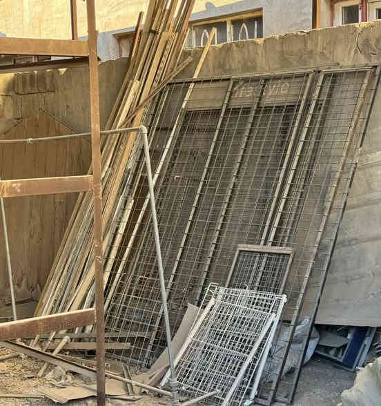 ديكور محل كامل للبيع رجالي واطفال
1- رفوف  خشب ابيض والوان 
2- ملكانات رجالي وبناتي ولادي ومحير
3- عارضات وسطيه خشب طوابق
4- عارضات حديد ذرعان+ارفوف
5- مساطر اسود وفضي 
6- ذرعان وبوري شخاطه وهوكات 
7- تعلاكة اصلية + سيم تعليك وتعاليك سيم
للاستفسار : ***********
تكريت 📍شارع الزهور
