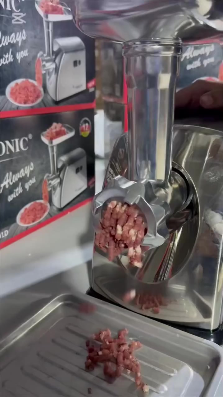 مثرامة لحم من ليبرونيك

المميزات:

تتميز بسهولة الاستخدام

الشفرات حادة مصنوعة من الفولاذ المقاوم للصدأ عالي الجودة

جهاز مثالي للحصول على لحم مفروم ناعم ومتجانس

ثلاث درجات لفرم اللحوم

وظيفة عكسية

ملحق خاص لصنع النقانق باستخدام الأنبوبة المرفقة لتشكيل النقانق بالحجم والشكل الذي تفضله

يتميز المنتج بسهولة التنظيف بفضل تصميمه القابل للفك

الموديل: LC-MG01D

الطاقة: 3000 واط

طول سلك الكهرباء: 100 سم

ابعاد الغلاف: ارتفاع: 21 سم طول: 24 سم عرض: 43 سم

ابعاد المنتج: ارتفاع: 30 سم طول: 22 سم عرض: 35 سم

ضمان لمدة سنة من تاريخ الشراء
السعر 50الف


**إذا كنت صاحب هذا الإعلان وتريد حذفه لأي سبب، رجاءا أرسل رسالة إلى الدعم الفني**