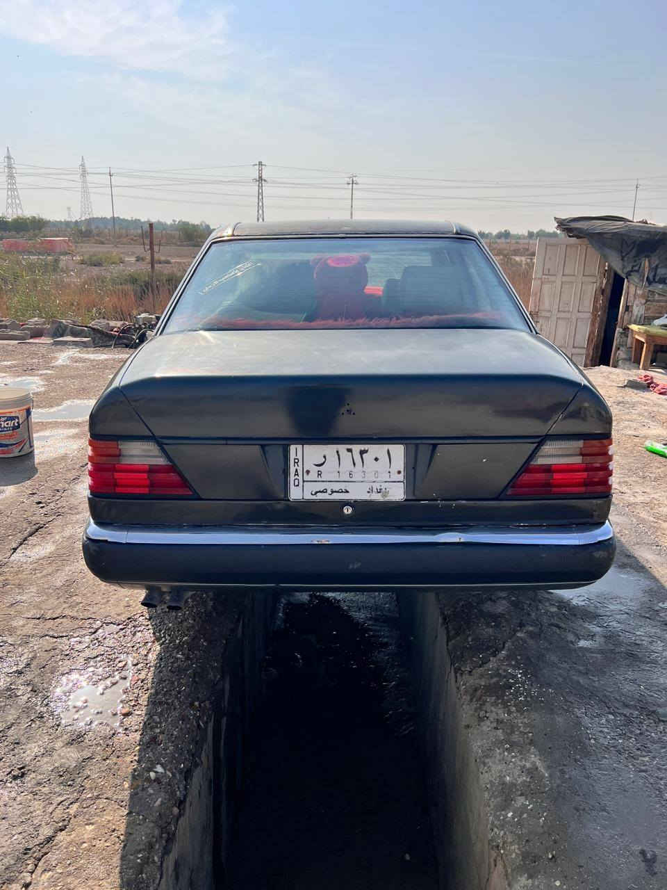 السلام عليكم سياره مارسدس دب للبيع رقم بغداد  مديل 1989 السعر 45 وبيه مجال حك الجيه رقم الهاتف *********** مكاني البصره القرنه الشرش
