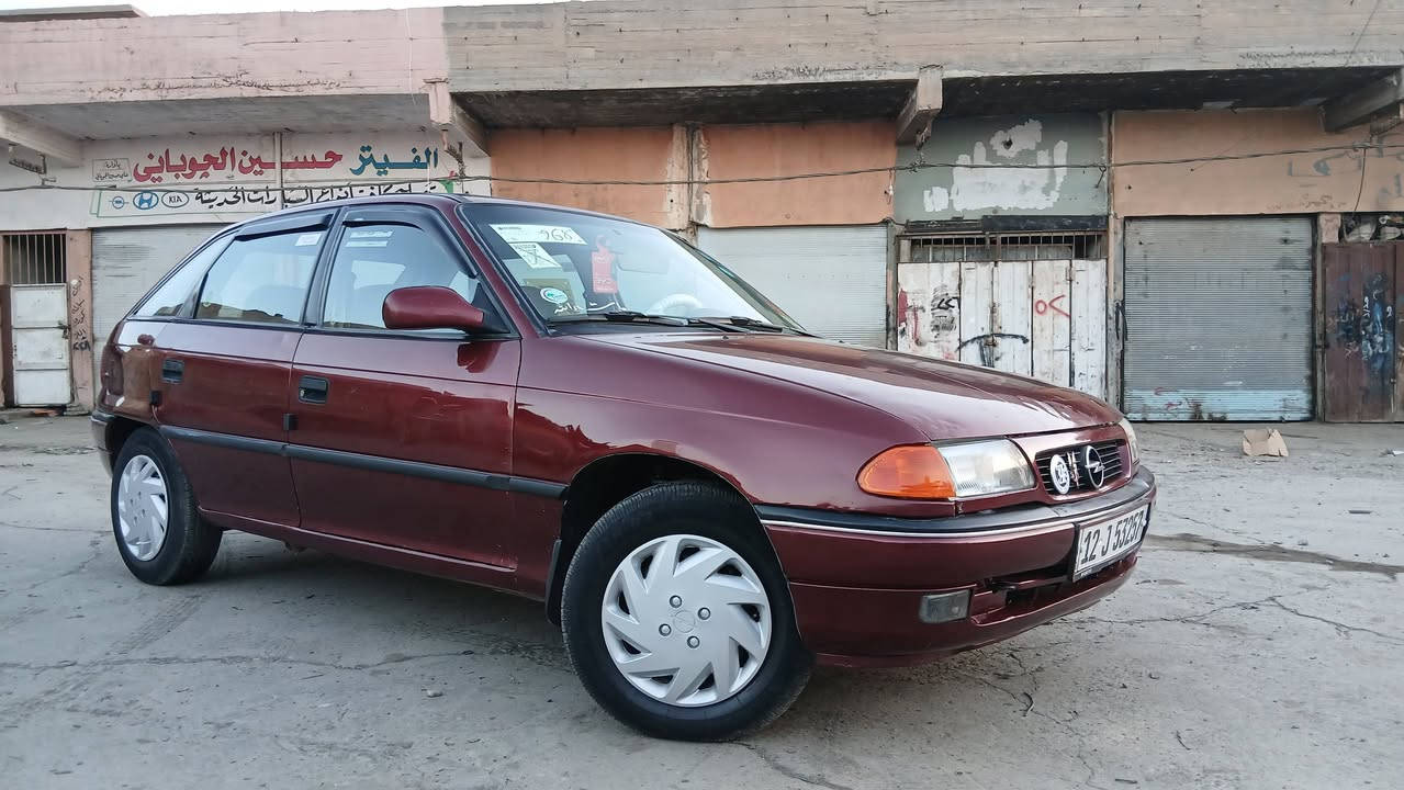 السلام عليكم سياره اوبل استرة موديل 1992
حجم المحرك 18
رقم نينوى دولي هزه جديدة شرط التحويل 
محرك نظيف كير شرط وايرمنية شغاله لايتات جديدة بكلايتات جديدة طخم جديد تواير جديدة تنتا سلايت مسجل اربع سماعات افانتي داخل جديد مصلح دواير ودوسات فقط الباقي وضع شركه 
السعر 42 وبيها مجال 
الموصل الجانب الايمن 
***********
***********
