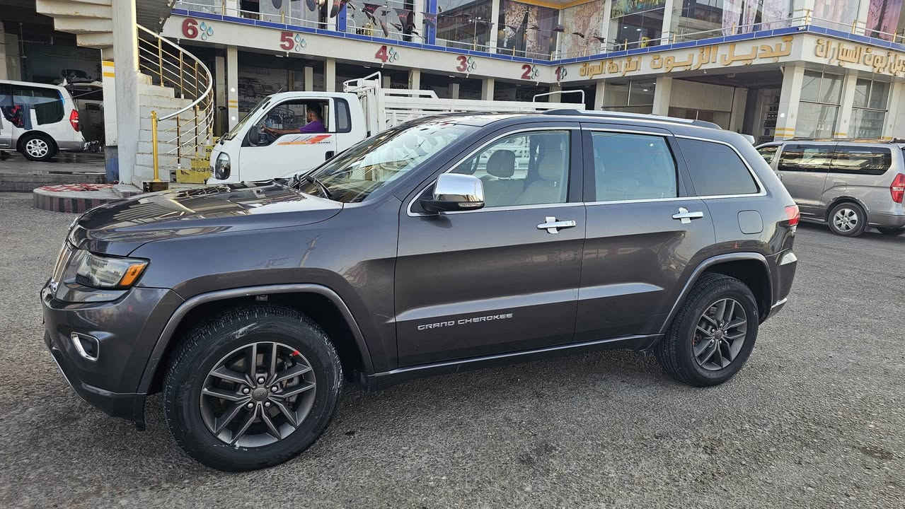 جيب گراند شيروكي 2016 فوول مواصفات limited حادث خفيف جداً  (چاملق ايمن)
بدون ايرباك، بدون دواخل ، بدون شواصي ضرر سطحي ( صبغ + كلير ) رقم الشاصي و صورة الحادث موجودة 
سيارة نظيفة وجاهزه 
للاستفسار *********** البصرة, العراق
