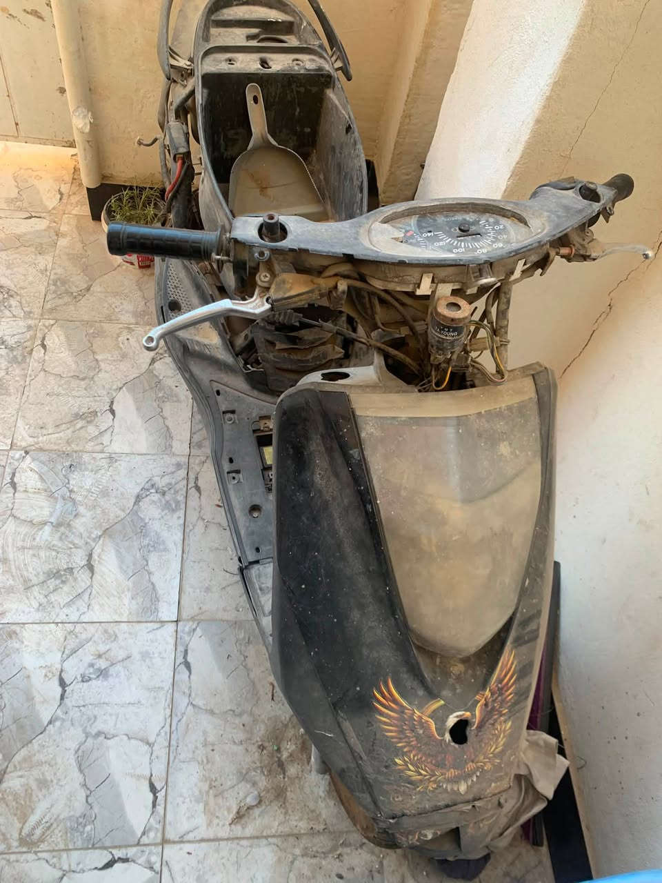 دراجتين للبيع بريز وحده محتاجه كفرات اويل وثانيه شغاله طكة سويج عايزها  صالنصه   .. رايديهن اثنينهن ب500 الف وين تلكون هيج سعر عنواني بغداد قرب تقاطع درويش منطقة دوانم الري .. ***********
