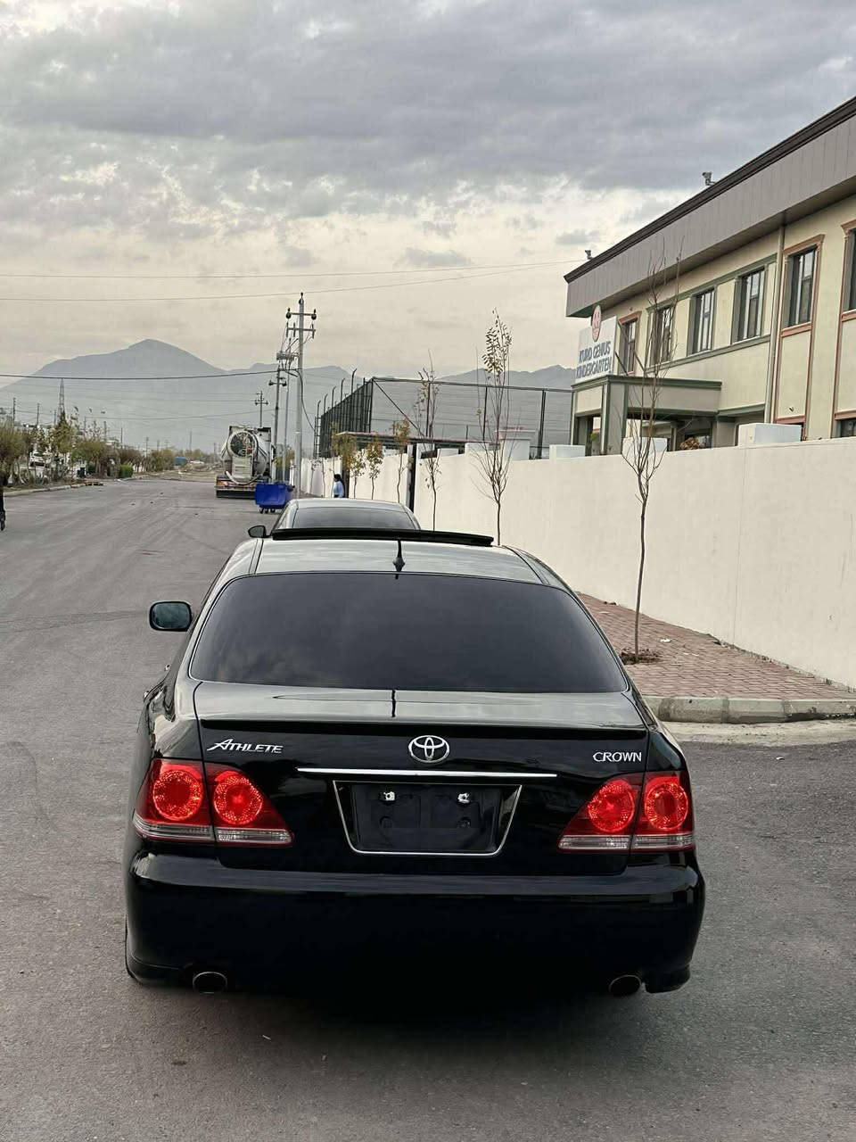 تیۆتا کڕاون شاهینە سپۆرت١٨٢ بڕاوە لە ساغێک جوانترە هەیکەلی  (٢٠٠٥) ٣ دوگمە سڵاید ٥ بەسمە کوشن جڵد و هیتەر و کارەبا ساج سور لایت ناوچەی کوێر تحدید سورعە  سەقفی بەشەرت دەعم و لێدراوی نییە تایەی نوێ ڕۆنی مەکینەی تازە گۆڕاوە برێکی بەستراوە تازە داخڵە جامی پێش و دوای هەیڵگیراوە کامل مەسرەف کراوە ناونیشان:- ڕانییە چوارقوڕنە 
نرخی ٥٩ گەڵاو مامەڵەیکی کەم .
***********
