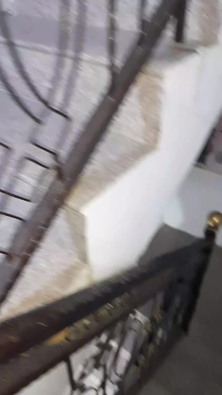 السلام عليكم (شقق عدد٣طابق اول )بالواجه البناية تجاري محتويات الشقة غرفةعدد٢ وصالة وخدمات تصلح شركات ومكاتب او عيادات العنوان بناية على الشارع العام العنوان حي الاعلام شارع قطر الندى قرب جامع عمر مقابل فوج الطوارئ بنايةمطعم فاملي تايم بجانب الحديقة المطعم بناية ركن قرب فرع شركه على الشارع العام للإستفسار الاتصال على الرقم ***********
