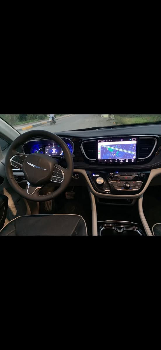 سلام عليكم
كرايسلر باسفيكا ٣ انظمه كهرباء هايبرد بانزين 2023 لمتد فول ١/١ كل المواصفات بيها بانوراما ٣ شاشات شاحنه وايرليس ماشيه 34 الف كيلو رقم بغداد حادث بسيط موضح بالصور ايرباك راجع سستم 
(بچم كبس )سعرها ٢٨٠ مكاني بغداد ***********
