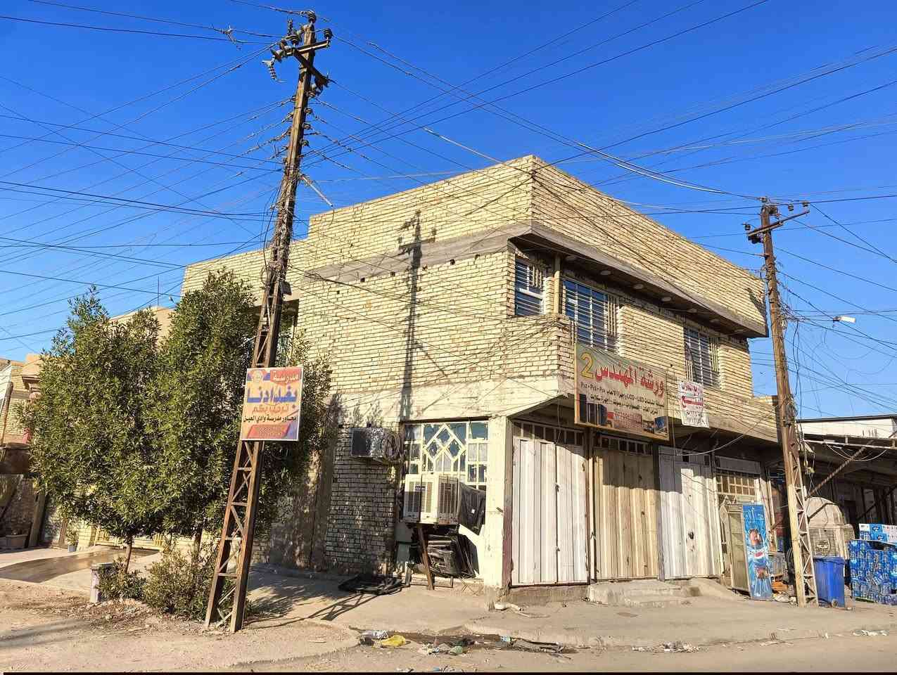 #بيت_تجاري_للبيع
🛑 الموقع : الزعفرانية/ شارع الكهرباء/ المعلمين

🛑 التفاصيل : بيت مساحته 125 متر طابقين ركن :
بناء حديث قبل 3 سنوات يتكون من (محلات عدد 2 كبيرة) + استقبال + مطبخ + غرفتين كبيرات + صالة كبيرة + صحيات (حمام + تواليت) عدد 2 

🛑 للإستفسار عن باقي التفاصيل الاتصال على هذا الرقم : ‏ ‏ ***********
