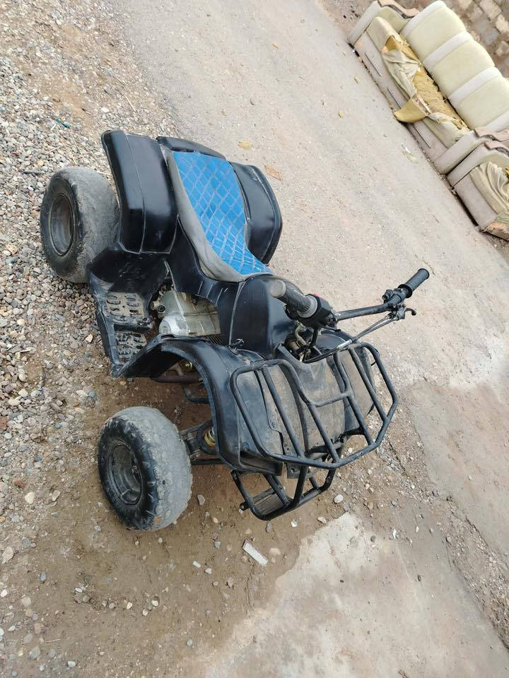 سلام عليكم دراجه رباعيه للبيع المكان شهربان 175 وبيهة مجال شغاله ***********
