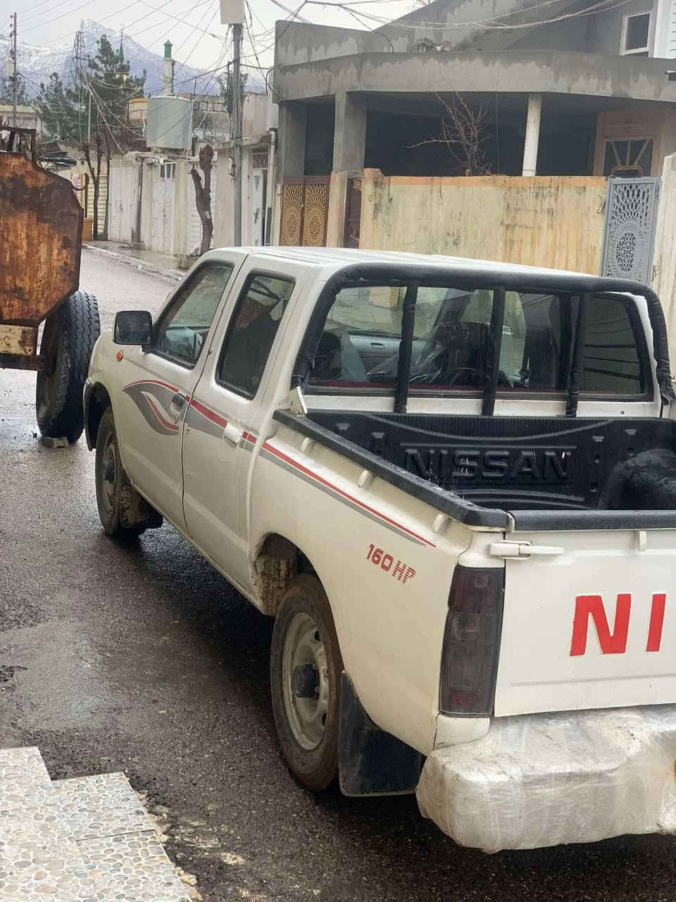 ریکلام
نیسان پیكاب  مۆدێل 2012 بۆ فرۆشتن.
 مەكسیكی 
دەعامی ناڤارا كامل پارچە ڕەشە لەسەر ساغی
شان و. سەقفی هیچی پێوە نیە
 دەعم و لێدراوی نییە
گێڕو  مەكینەی بەشەرت  نەكراوەتەوە
تەقەو ڕەقەی بەشەرت کامل پێشی تازە داگیراوە
سەنەوی بەسەر چووە ژینگەی پێشوی دراوە
بۆ زانینی نرخ ژمارە 8 لەکۆمێنت دابنێ.
ژ.ت ***********
ڤایبەریشی لەسەرە
شوێن سلێمانی/ پیرەمەگروون
